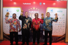 Naik Kelas, PT. Air Minum Jayapura Terima Penghargaan Top BUMD Awards Bintang 5