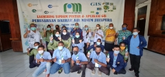 Pak Direktur Utama Dr. H. Entis Sutisna, SE, MM di sela-sela Menutup Kegiatan Praktek Lapangan Mahasiswa Poltekes  di PDAM Jayapura