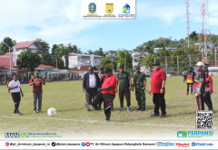 Penjabat Sekda Robby K. Awi, SE, MM melakukan Kick Off Turnamen Sepak Bola Antar Kampung II yang didukung PT. Air Minum Jayapura (Perseroda).